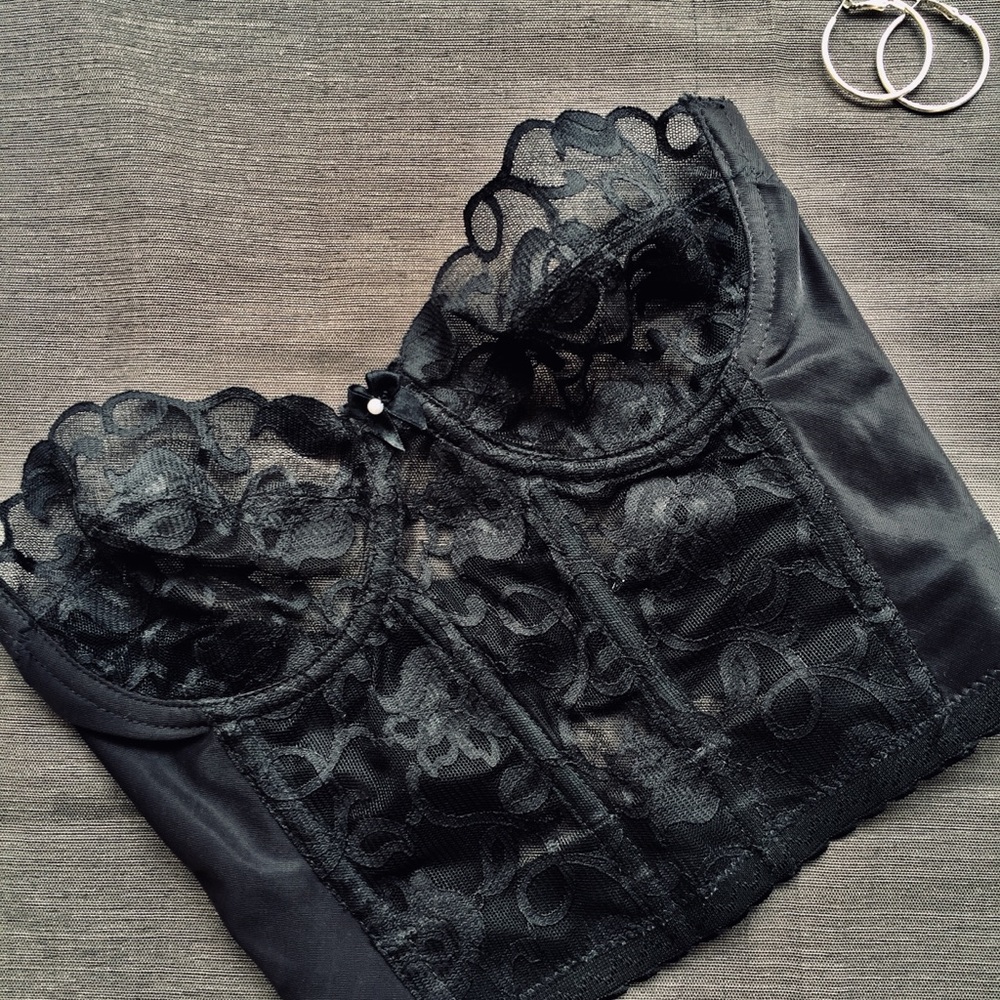 BOGO | Vintage Victoria’s Secret Corset Bra 🔥